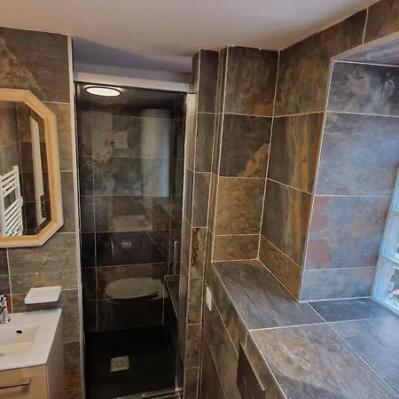 Le Cygne Apartment